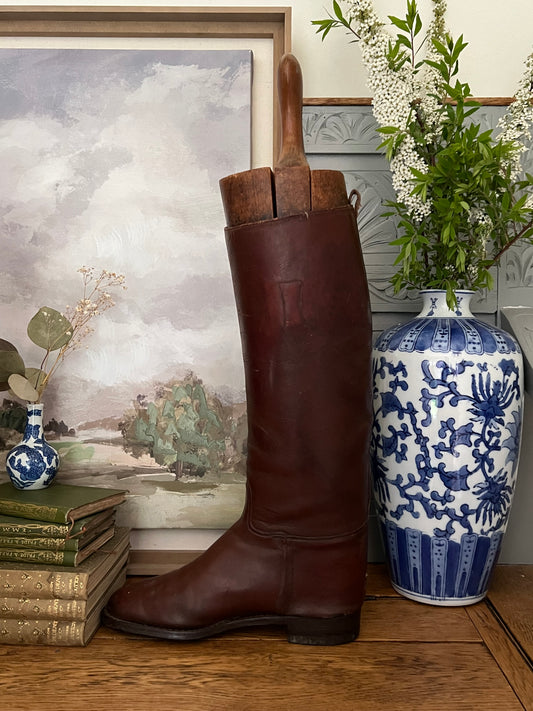 Riding boots with wooden lasts