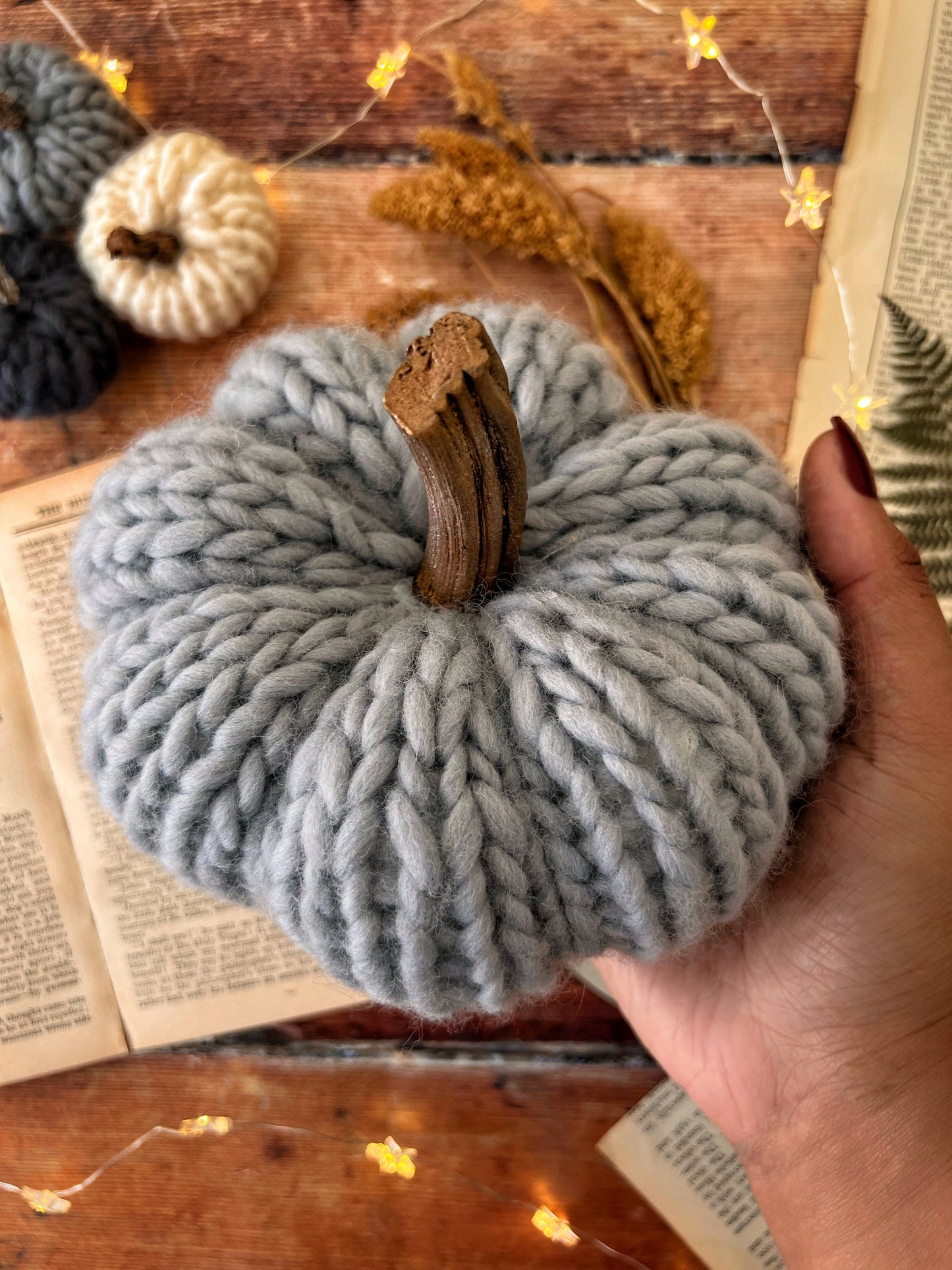 Small knitted pumpkin grey with rose gold stalk