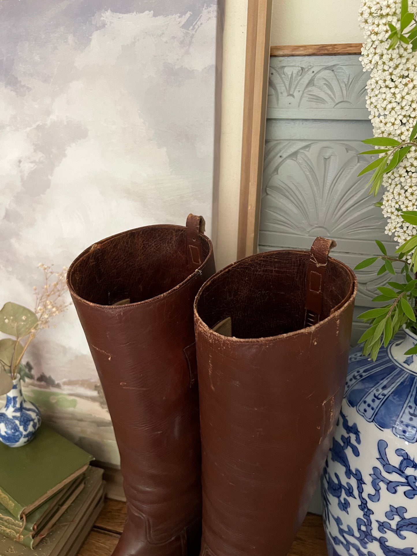 Riding boots with wooden lasts