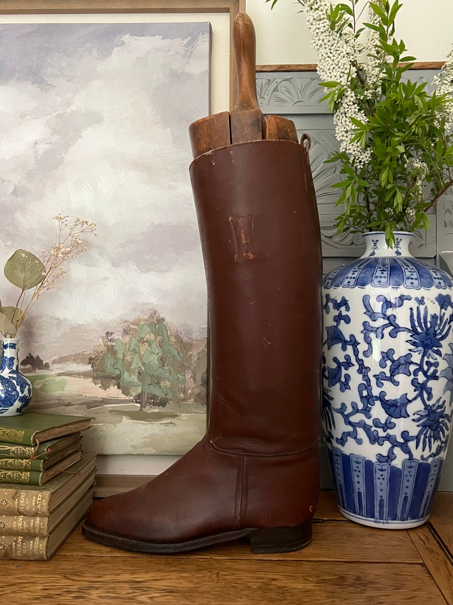 Riding boots with wooden lasts