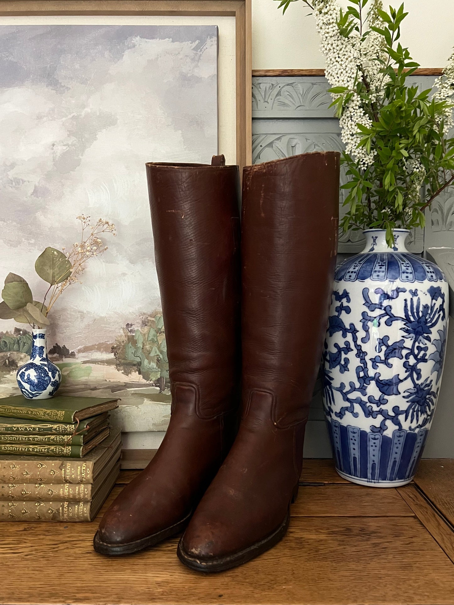 Riding boots with wooden lasts