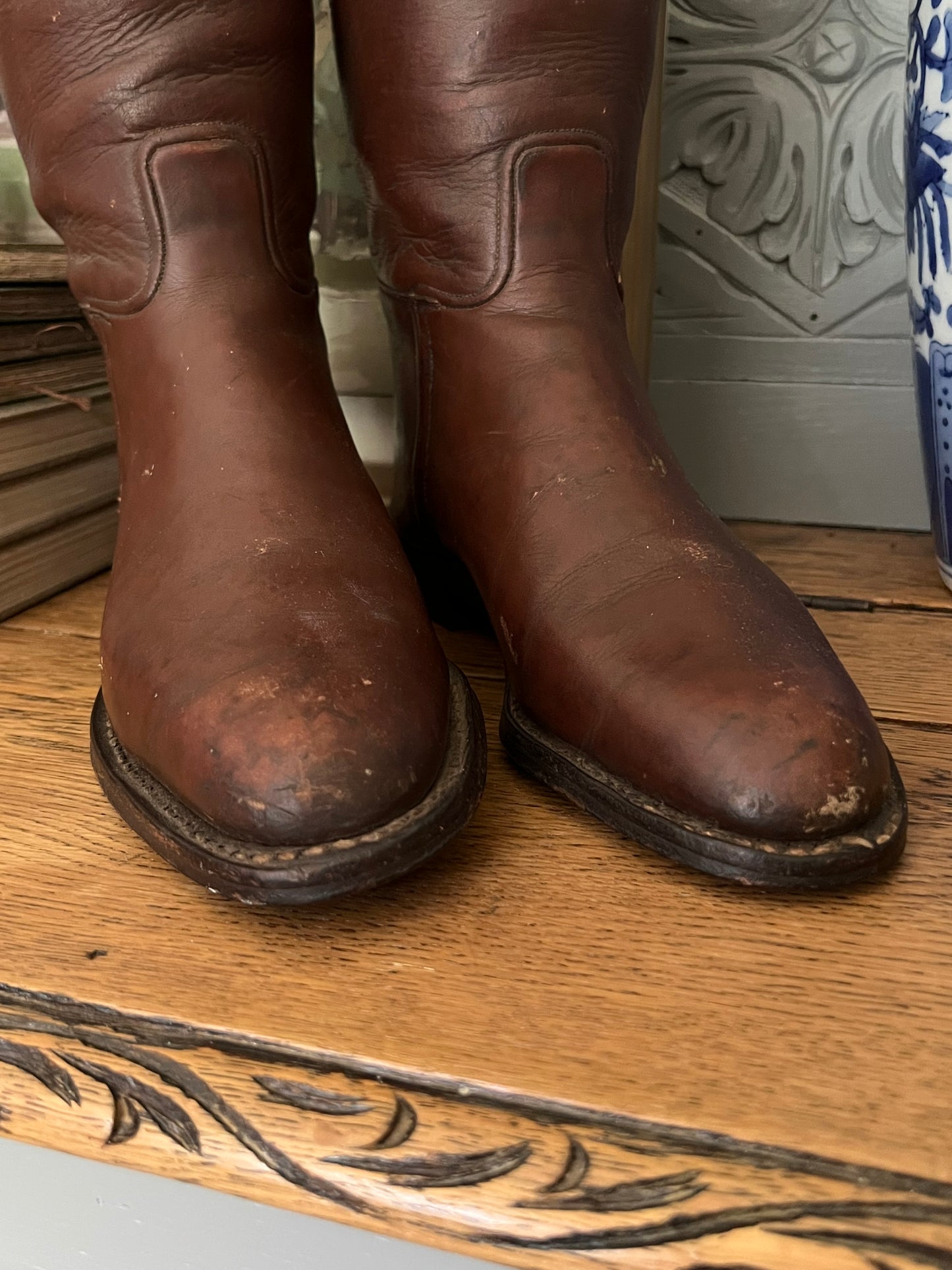 Riding boots with wooden lasts