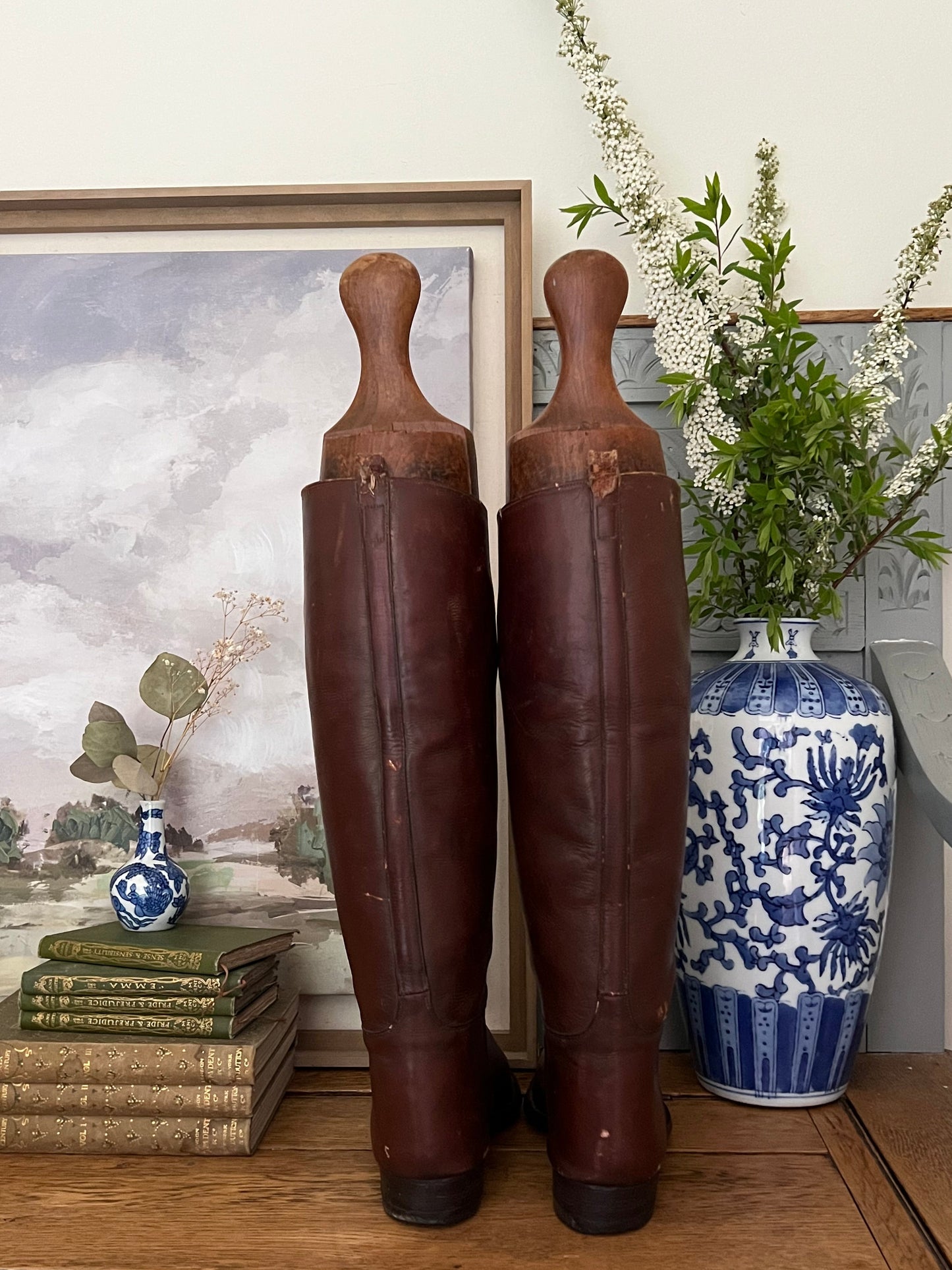 Riding boots with wooden lasts