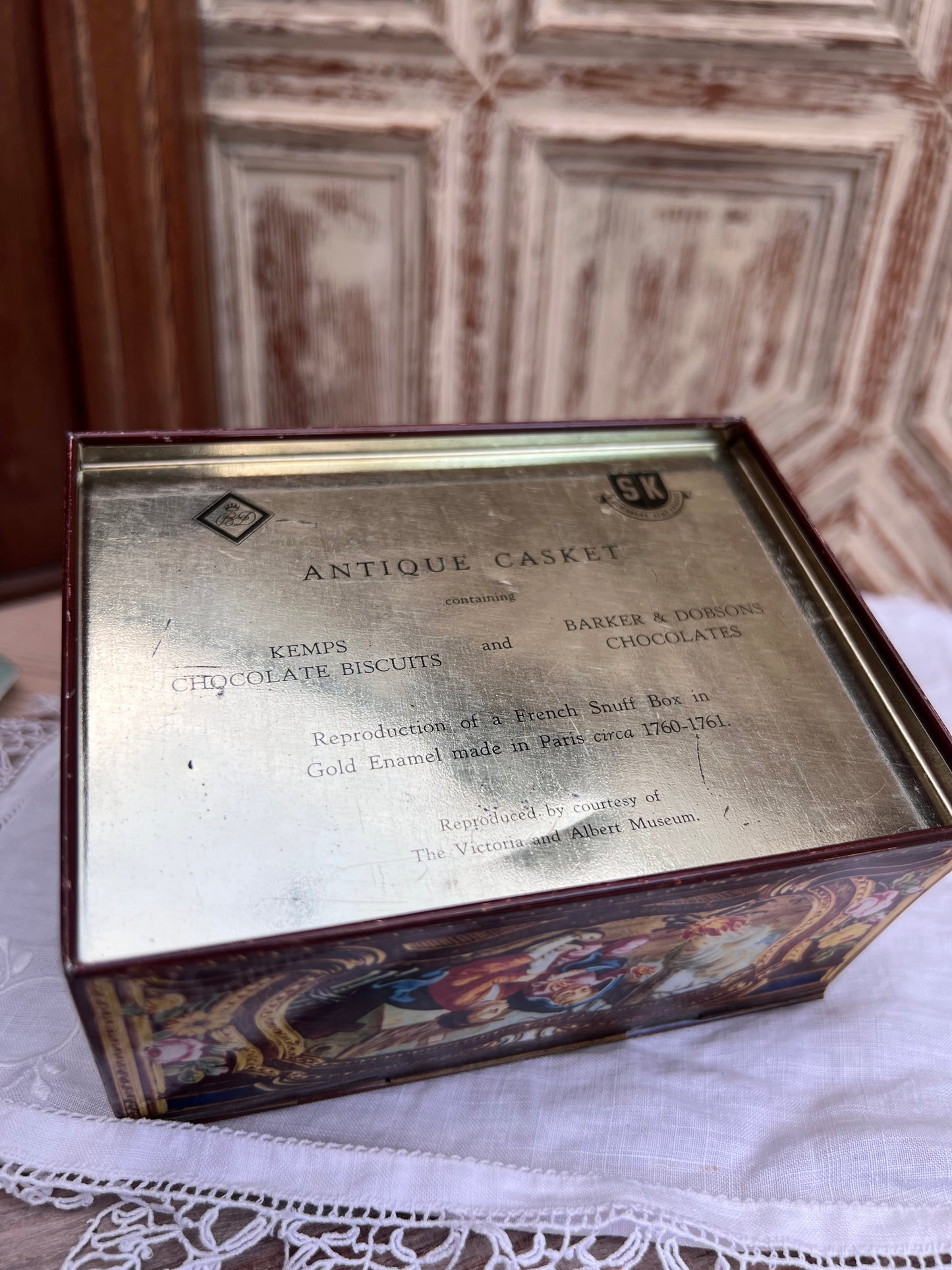 Pair of decorative tins
