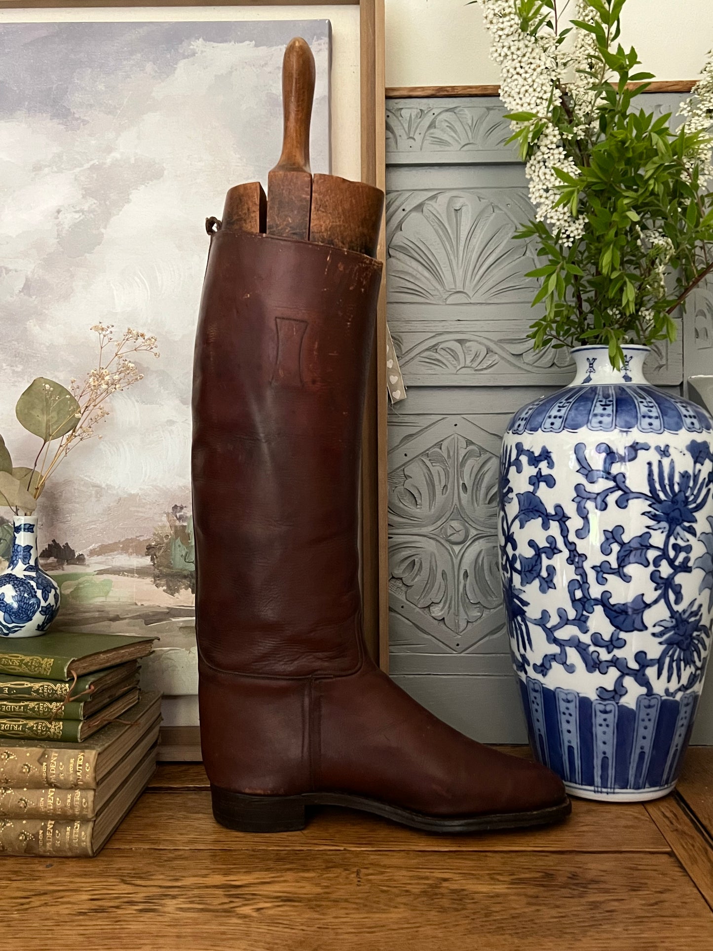 Riding boots with wooden lasts