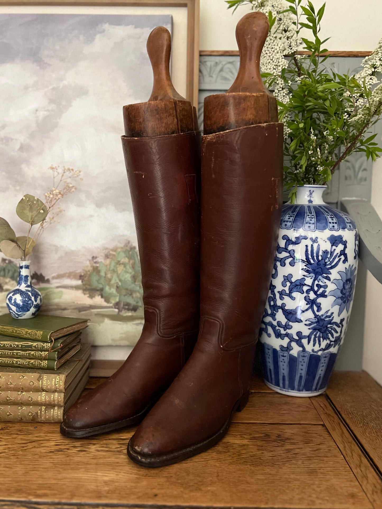 Riding boots with wooden lasts