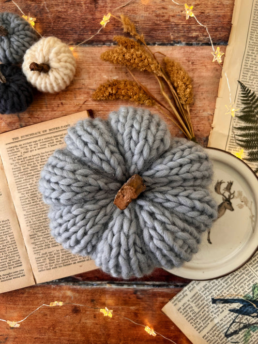 Small knitted pumpkin grey with rose gold stalk