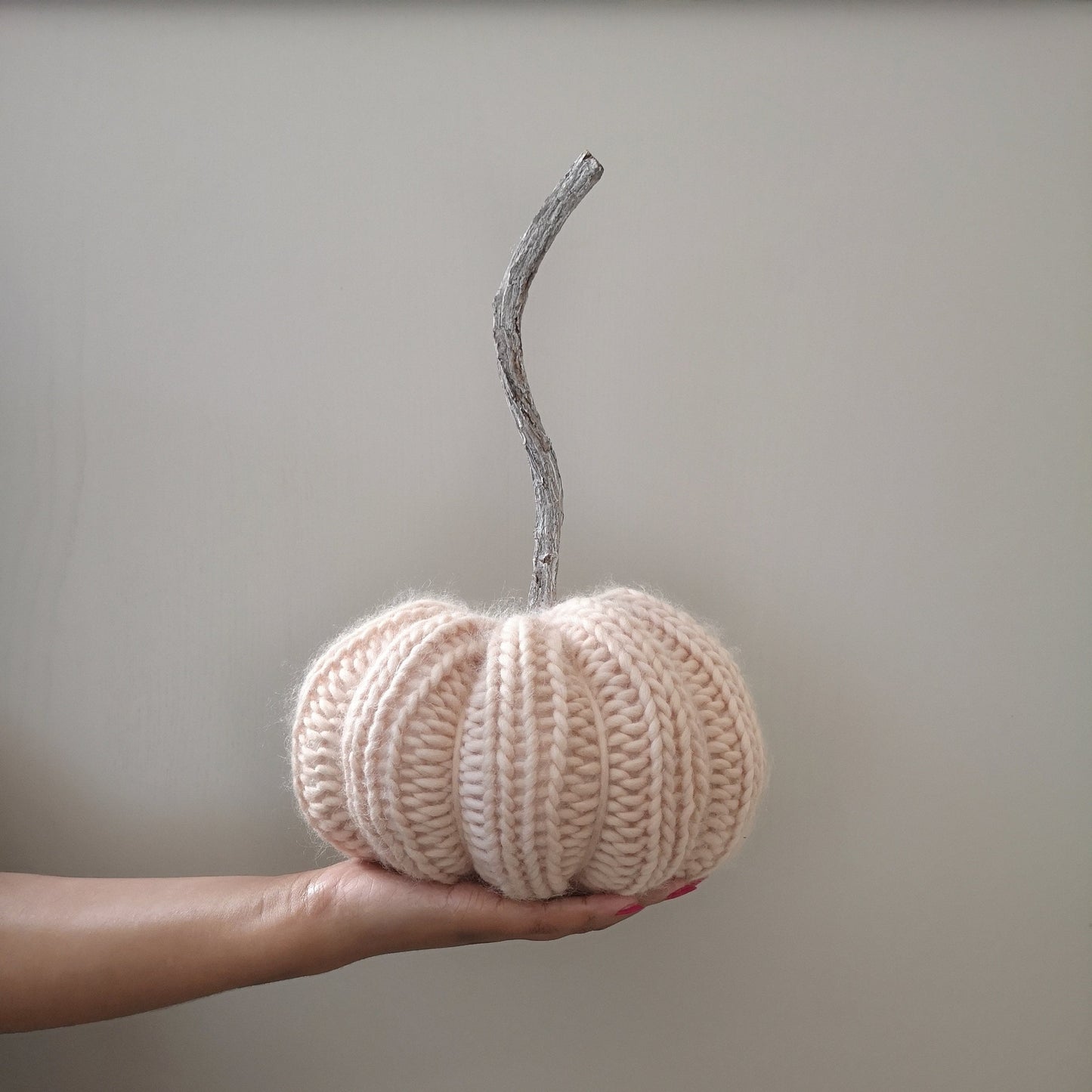 Knitted pumpkins blush small/medium/large