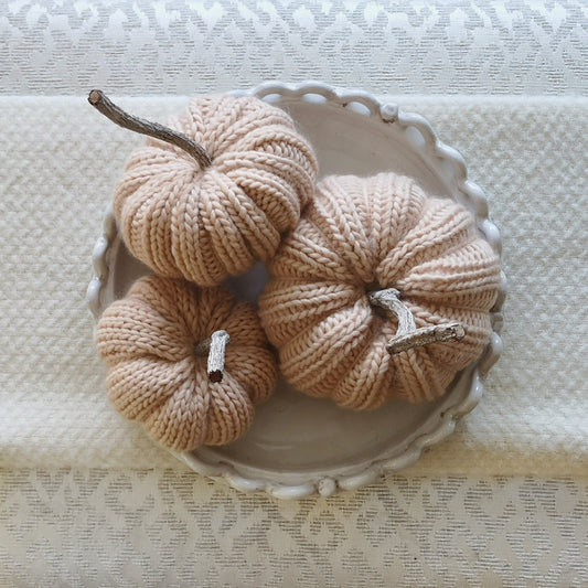 Knitted pumpkins blush small/medium/large